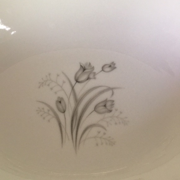 Royal Elegance Serving Bowl - Picture 2 of 4